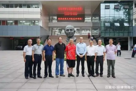 又一位千亿富豪出现，每天进账3亿，娶了一个美丽的北大学霸为妻-北大毕业的企业家