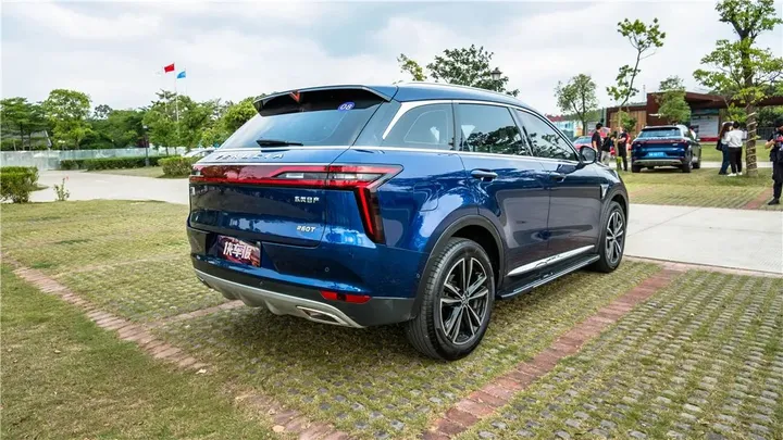 踏板带流水灯，是启辰星-犇犇护航版独有的浪漫-启辰星迎宾踏板怎么安装