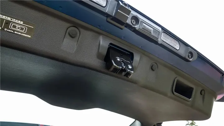 踏板带流水灯，是启辰星-犇犇护航版独有的浪漫-启辰星迎宾踏板怎么安装