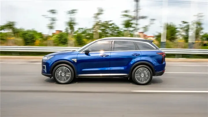 踏板带流水灯，是启辰星-犇犇护航版独有的浪漫-启辰星迎宾踏板怎么安装