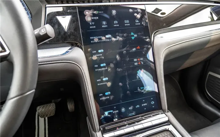 踏板带流水灯，是启辰星-犇犇护航版独有的浪漫-启辰星迎宾踏板怎么安装