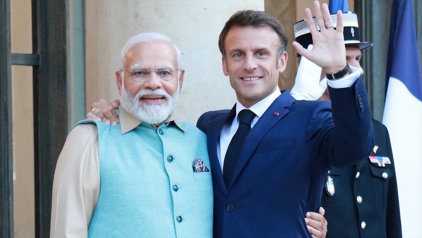 莫迪高兴得太早了！中国人口7月份反超印度，狠狠打脸西方唱衰-中国印度人口结构对比