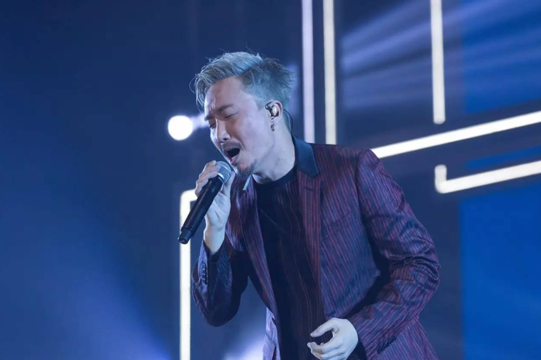 “港圈太子”郑中基：用一首歌力压陈奕迅，却与阿Sa杨颖纠缠不清-ella郑中基演唱会