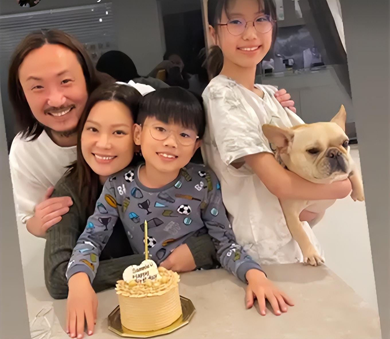 郑中基为二婚妻子庆43岁生日，紧搂对方大秀恩爱，一对子女罕露面-郑中基的妻子是谁