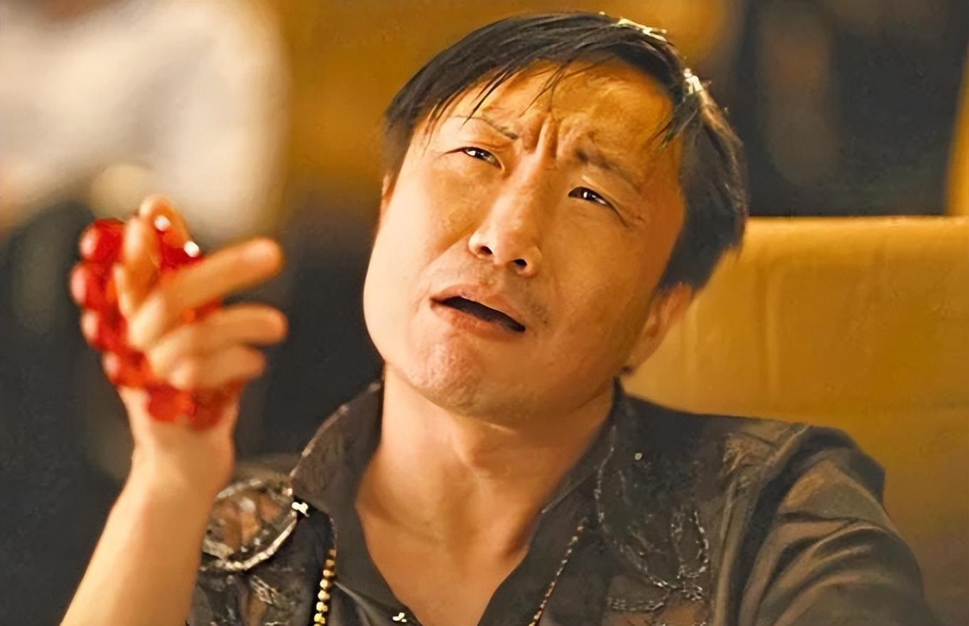 郑中基为二婚妻子庆43岁生日，紧搂对方大秀恩爱，一对子女罕露面-郑中基的妻子是谁