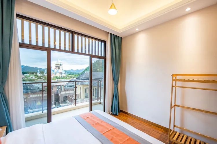 （36人团）花曼岛湖景泳池18房24床别墅2201/2202/2203-花缦主题酒店