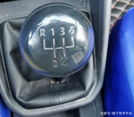 手动挡汽车驾驶技巧-手动挡汽车驾驶技巧—起步篇