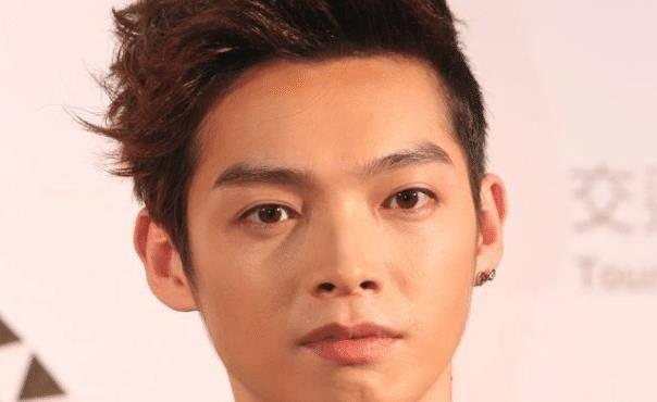 身为“飞轮海”中的一员，辰亦儒虽然不是最优秀的，但是却很幸福-飞轮海辰亦儒老婆曾之乔