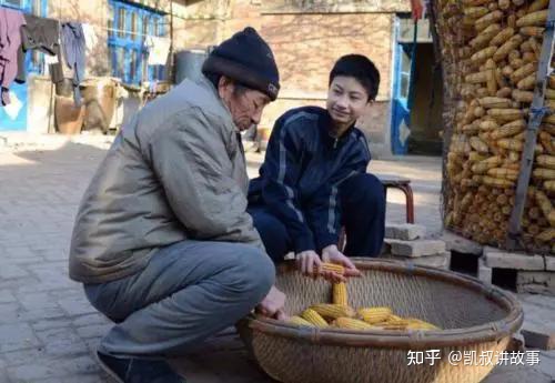 “母亲瘫痪，父亲精神分裂，我靠捡破烂考上清华。”-母亲瘫痪了,父亲不照顾,扔给我