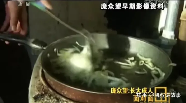 “母亲瘫痪，父亲精神分裂，我靠捡破烂考上清华。”-母亲瘫痪了,父亲不照顾,扔给我