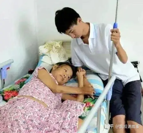 “母亲瘫痪，父亲精神分裂，我靠捡破烂考上清华。”-母亲瘫痪了,父亲不照顾,扔给我