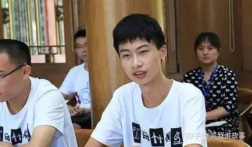 “母亲瘫痪，父亲精神分裂，我靠捡破烂考上清华。”-母亲瘫痪了,父亲不照顾,扔给我