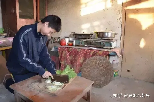 父母双残，捡过破烂，744分上清华的庞众望，如今怎么样了？-庞众望采访视频