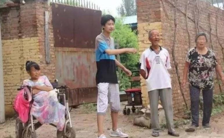 寒门贵子庞众望：爹疯娘瘫让清华校长亲迎，好事将近女友不输明星-庞众望2021年清华毕业