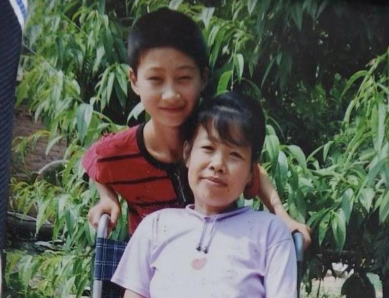 寒门贵子庞众望：爹疯娘瘫让清华校长亲迎，好事将近女友不输明星-庞众望2021年清华毕业