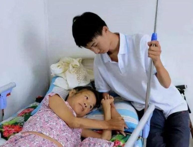 寒门贵子庞众望：爹疯娘瘫让清华校长亲迎，好事将近女友不输明星-庞众望2021年清华毕业