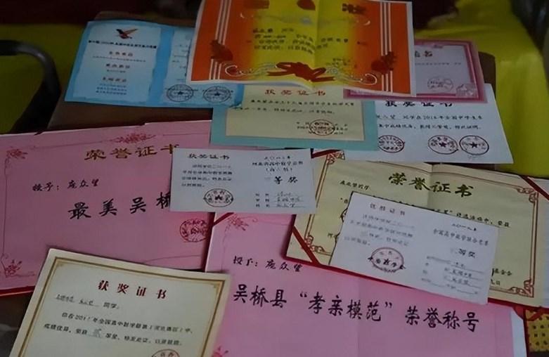 寒门贵子庞众望：爹疯娘瘫让清华校长亲迎，好事将近女友不输明星-庞众望2021年清华毕业