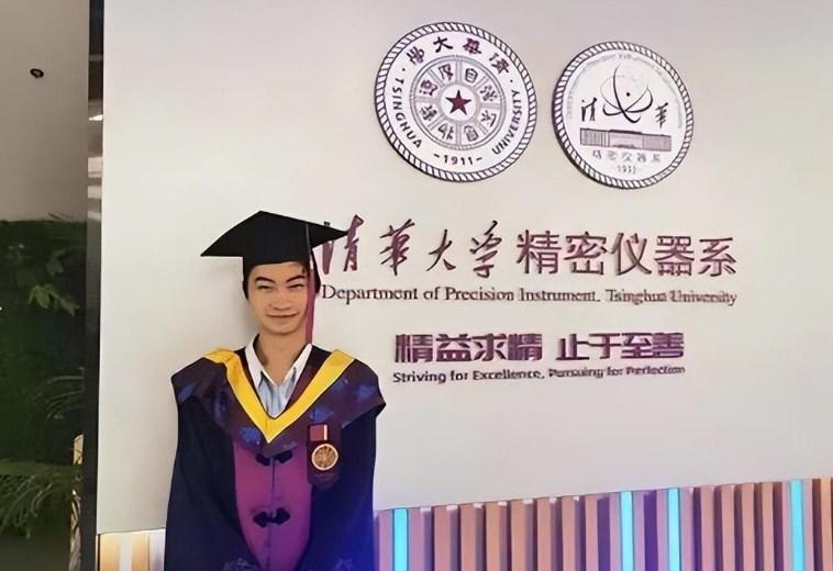 寒门贵子庞众望：爹疯娘瘫让清华校长亲迎，好事将近女友不输明星-庞众望2021年清华毕业