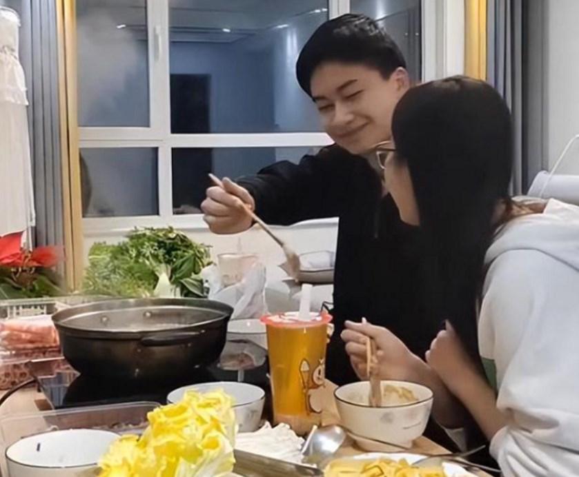 寒门贵子庞众望：爹疯娘瘫让清华校长亲迎，好事将近女友不输明星-庞众望2021年清华毕业