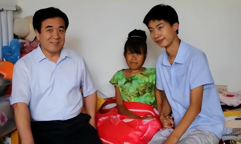 庞众望：高考744分，被清华校长亲迎的寒门学子，与女友好事将近-庞众望清华大学现状视频