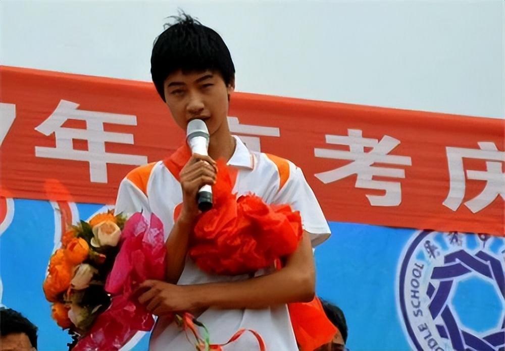 庞众望：高考744分，被清华校长亲迎的寒门学子，与女友好事将近-庞众望清华大学现状视频