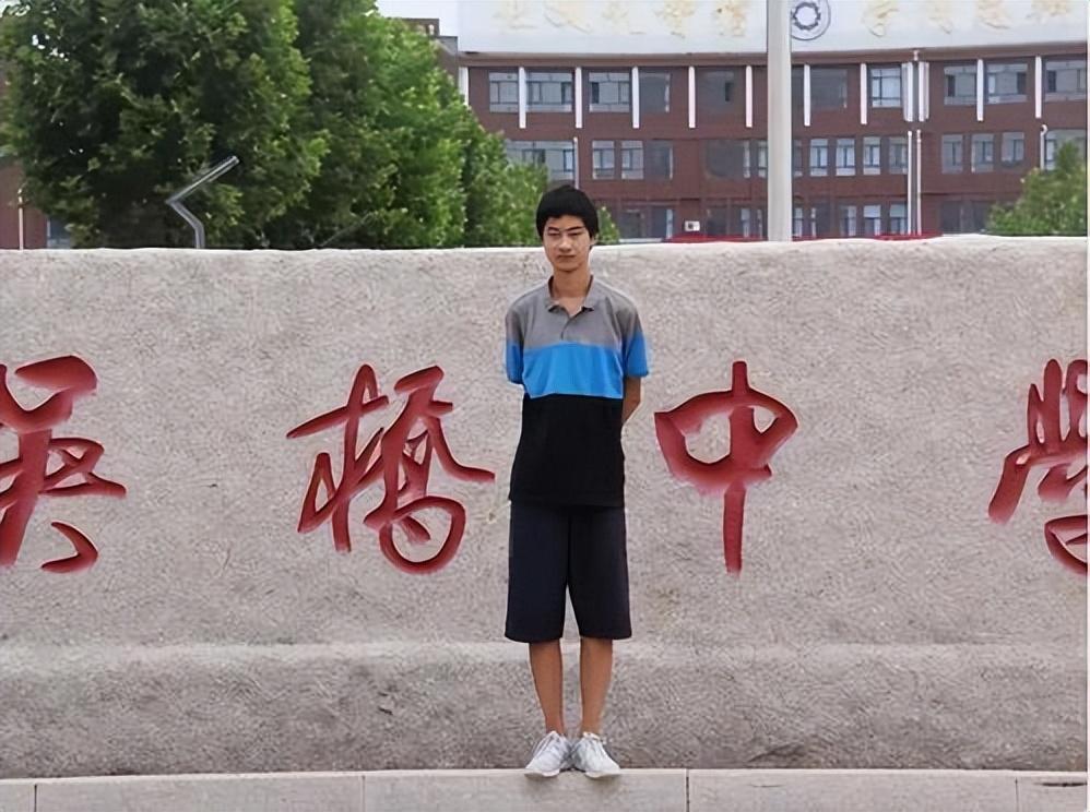 庞众望：高考744分，被清华校长亲迎的寒门学子，与女友好事将近-庞众望清华大学现状视频