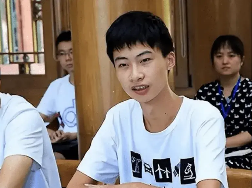 高考状元庞众望，父母双残，捡过破烂，744高分上清华-庞众望央视