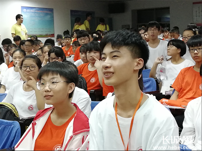 寒门学子庞众望|“学霸”的世界不仅有天赋，更有自律-庞众望休学了