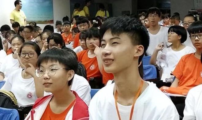 2017年河北庞众望：父母双残靠捡破烂供他上学，以744分考上清华-庞众望不加60分能上清华吗