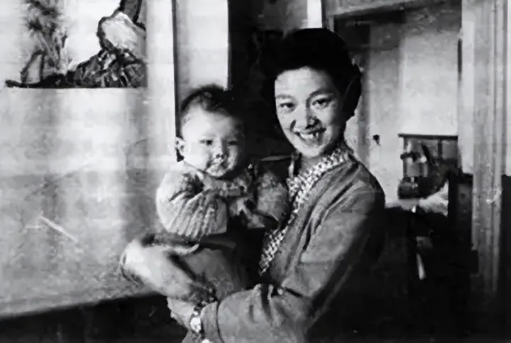 “名门痞女”洪晃：因一句话与陈凯歌离婚，四婚三离，今遇真爱-洪晃和陈凯歌怎么认识的