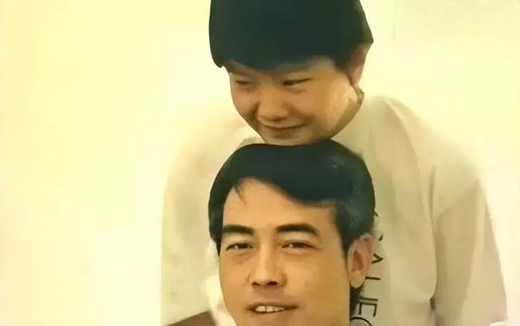 “名门痞女”洪晃：因一句话与陈凯歌离婚，四婚三离，今遇真爱-洪晃和陈凯歌怎么认识的