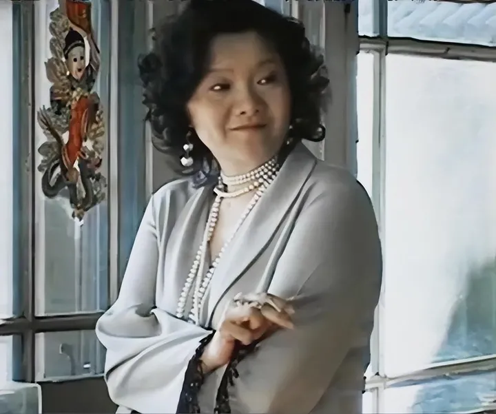 “名门痞女”洪晃：因一句话与陈凯歌离婚，四婚三离，今遇真爱-洪晃和陈凯歌怎么认识的