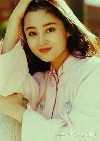 陈凯歌前妻洪晃，貌丑却四婚，看她身世，这些男人未免太高攀了-陈凯歌的妻子洪晃是谁