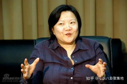 陈凯歌前妻洪晃，貌丑却四婚，看她身世，这些男人未免太高攀了-陈凯歌的妻子洪晃是谁