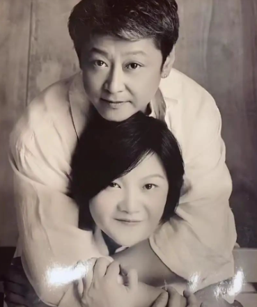 经历三次离婚，与陈凯歌分道扬镳，“名门痞女”洪晃现在很幸福-洪晃陈凯歌哪年离的婚