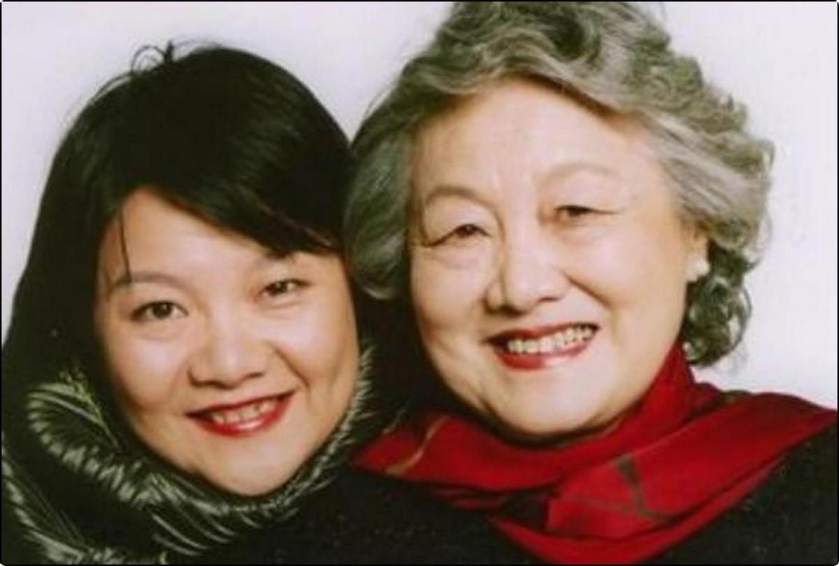 61岁洪晃近照曝光：满头白发，身材臃肿，但依旧活得坦荡活得高级-洪晃几岁了