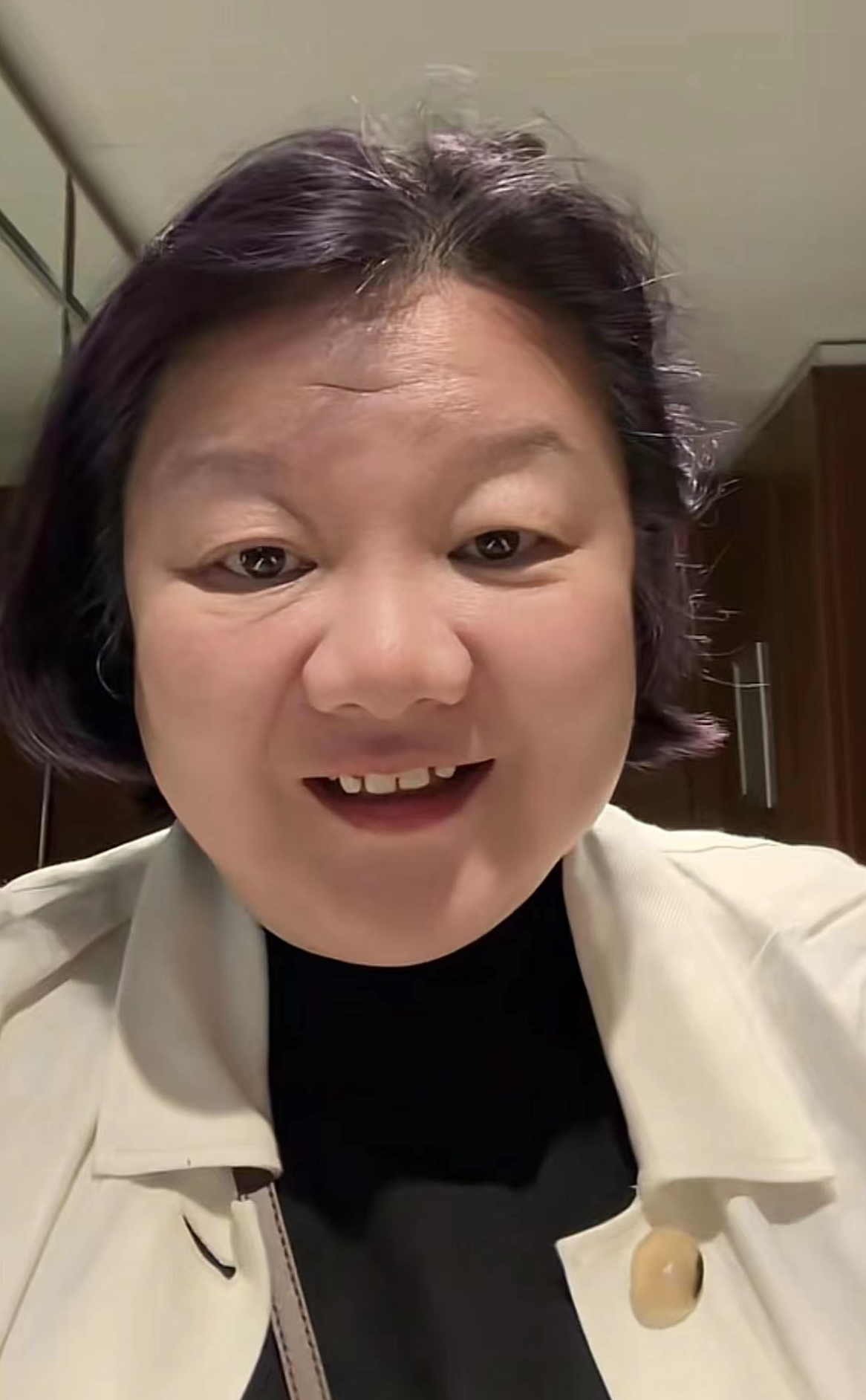 陈凯歌前妻疑移居法国，近照身体状况引担忧，脸上毛发全掉牙稀疏-陈凯歌前妻谈中国男人