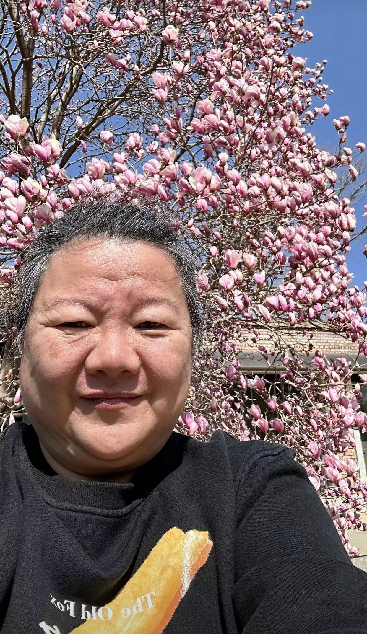 陈凯歌前妻疑移居法国，近照身体状况引担忧，脸上毛发全掉牙稀疏-陈凯歌前妻谈中国男人