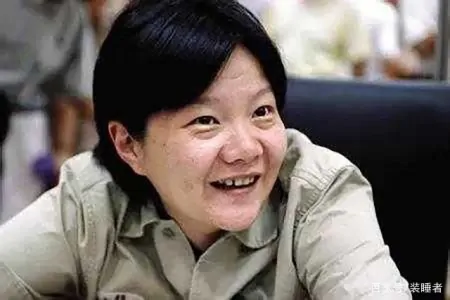 洪晃不穿名牌不戴首饰，连妆都不化，这是我见过低调的有钱人-洪晃很有钱吗