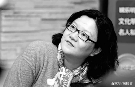 洪晃不穿名牌不戴首饰，连妆都不化，这是我见过低调的有钱人-洪晃很有钱吗