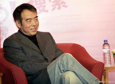 坐加长林肯就以为自己是上等人，难怪洪晃始终看不上陈凯歌-加长林肯是什么意思