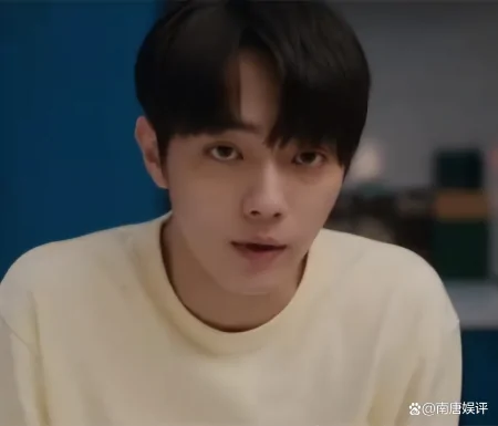 许凯新剧官宣定档，数十位当红明星帮忙宣传，圈中好人缘可见一斑-许凯官宣的新剧