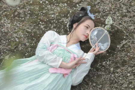 最实用的七绝创作手法，拟人化能给诗词带来什么奇效？多案例剖析-七言绝句怼人