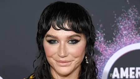 凯莎生来就长尾巴 放弃外表去掉符号 蜕变后再次回归-凯莎为什么没有翅膀