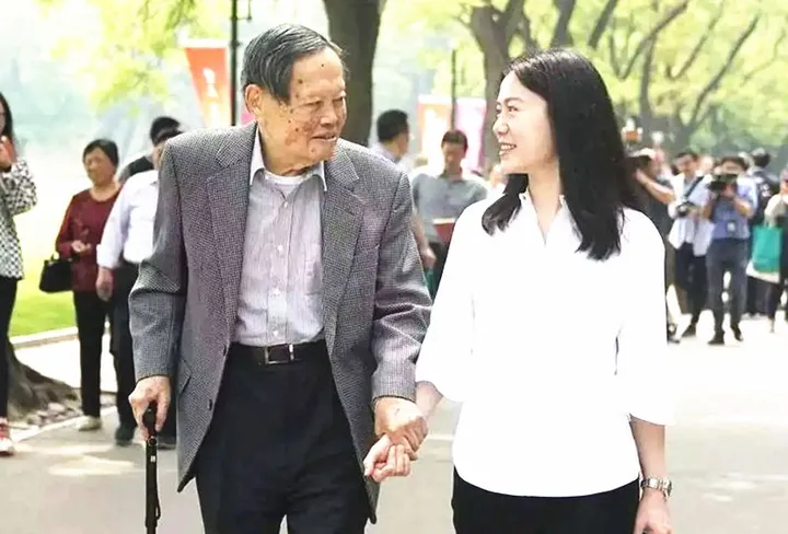 翁帆，生活在象牙塔中的女人-翁帆与杨的最新动态