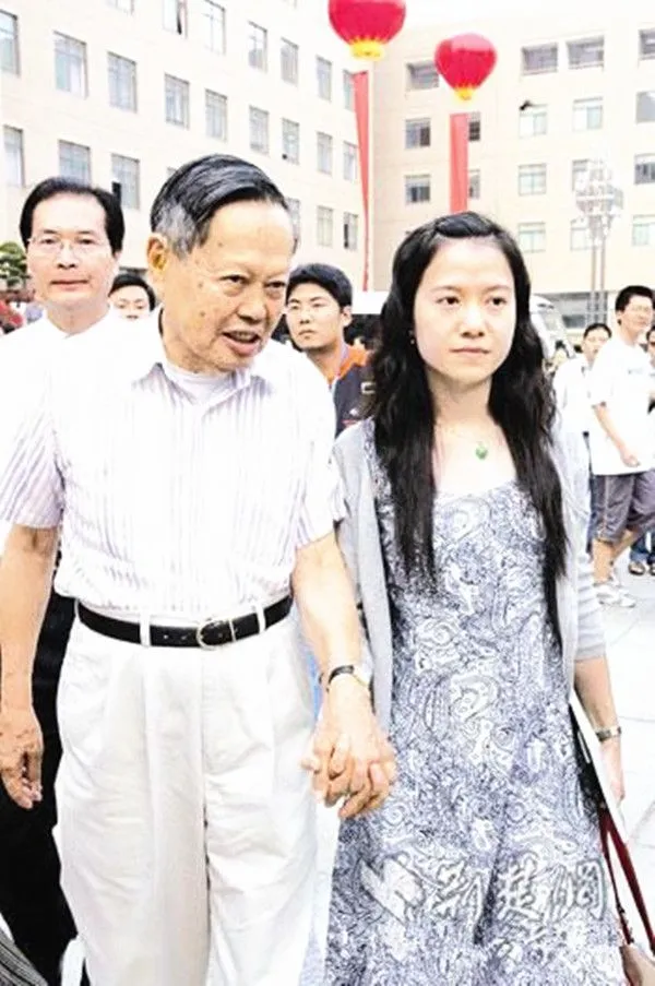 翁帆，生活在象牙塔中的女人-翁帆与杨的最新动态