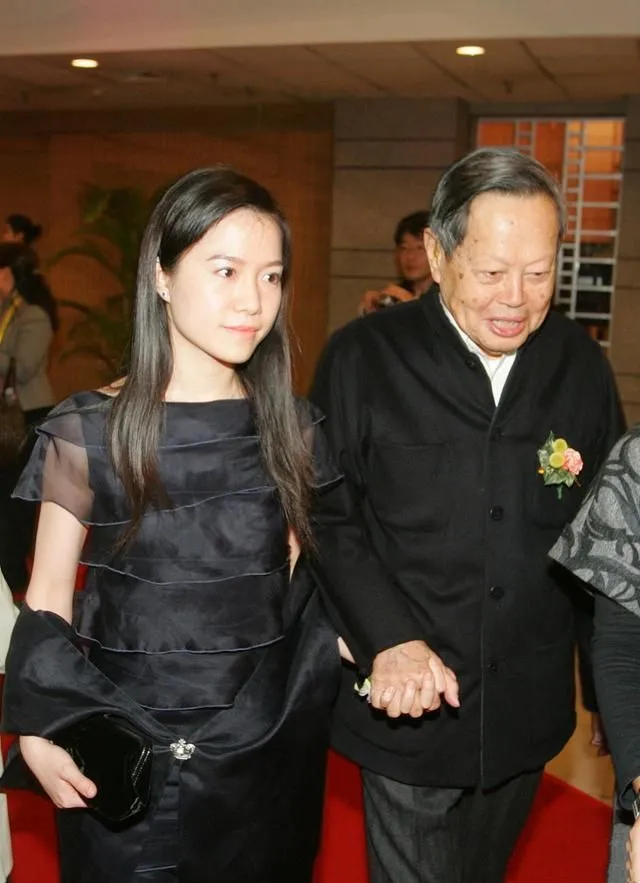 翁帆，生活在象牙塔中的女人-翁帆与杨的最新动态