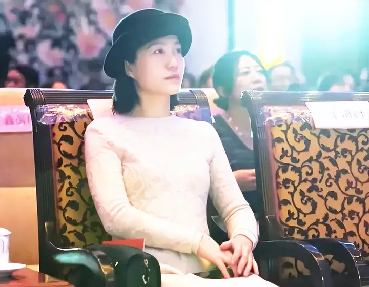 翁帆，生活在象牙塔中的女人-翁帆与杨的最新动态