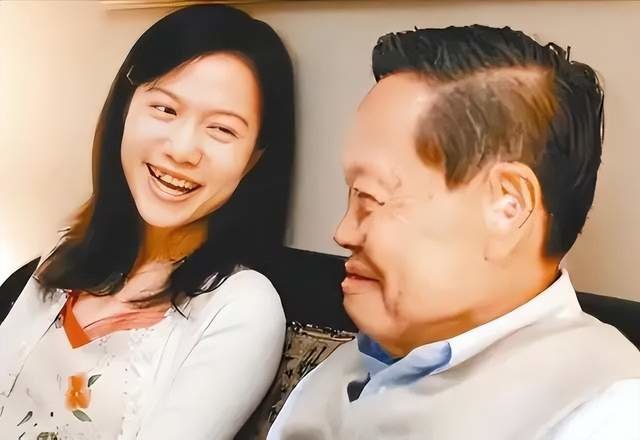 好友曝杨振宁往事，翁帆爱好与杨振宁原配类似，二人已被家人接受-杨振宁和翁帆差了多少岁