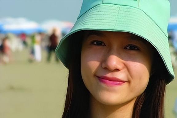 翁帆：28岁嫁82岁，坚持早睡早起18年，用心把杨振宁照顾到100岁-理解翁帆为什么会嫁给杨振宁了吧[看]